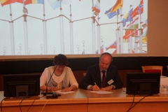 Podpis smlouvy o mezinár. spolupráci